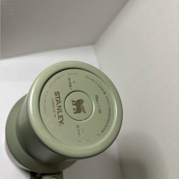 Stanley 40 oz Stainless Steel H2.0 FlowState Quencher Tumbler Restful Green - Picture 9 of 10